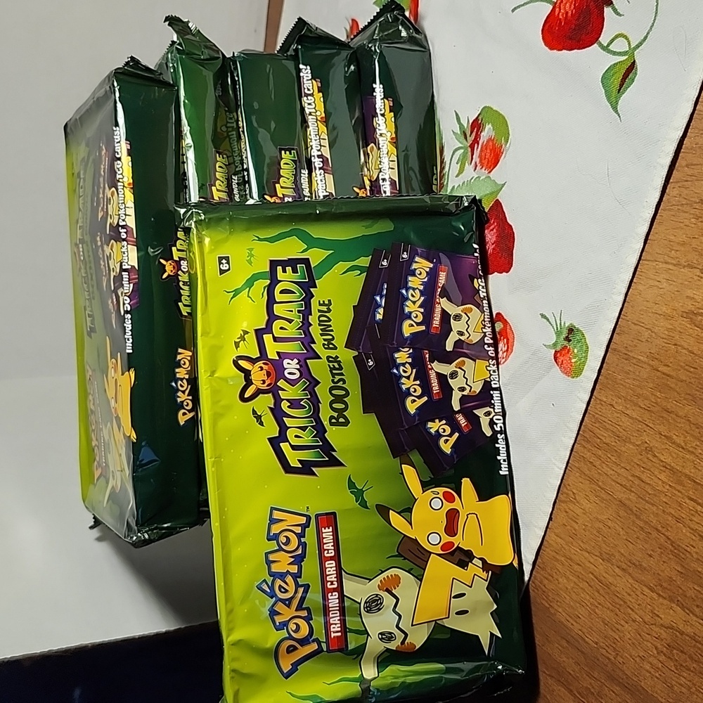 Pokémon Trading Card Games 2023 Trick or Trade BOOster Bundle 50 Mini packs